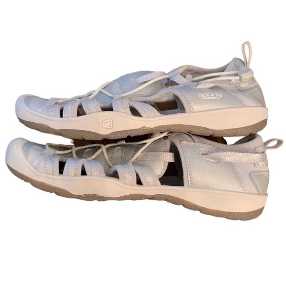 Keen Youth Moxie Silver Metallic & Gray Washable  Sandals Sz 4 - Picture 2 of 5